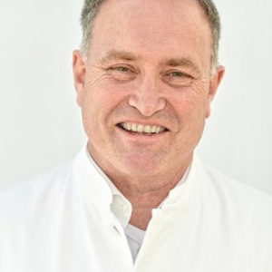 Dr. Armin Schwarzbach | Arzt, Experte für Zecken-übertragene Erkrankungen und Gründer von ArminLabs